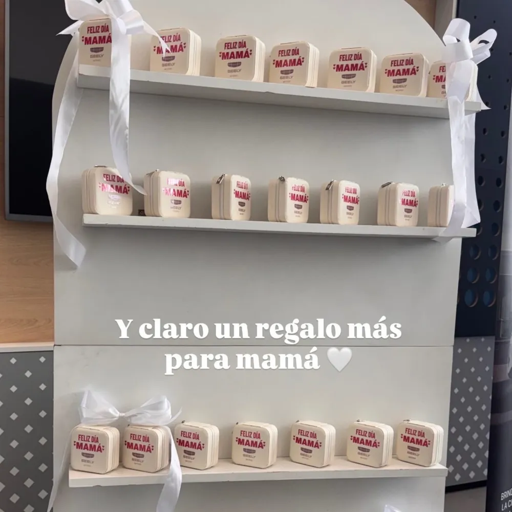 Exhibidor de regalos personalizados con la marca del cliente para el Día de las Madres