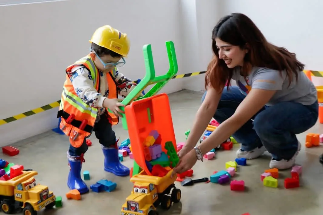 Valentina Uribe, fundadora de LU Fantasy Events, durante una actividad infantil
